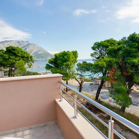 فندق مبيت وإفطار Dalmacija أوميس