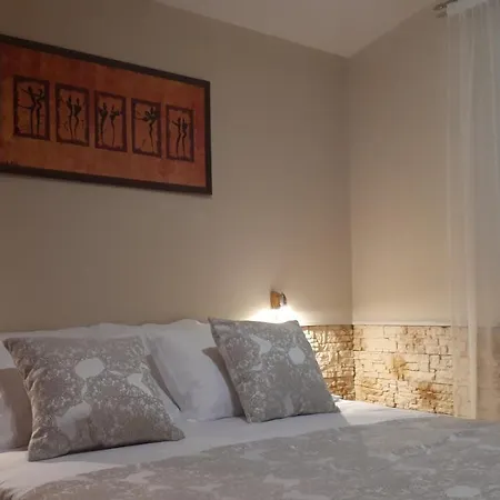 Dalmacija فندق مبيت وإفطار أوميس